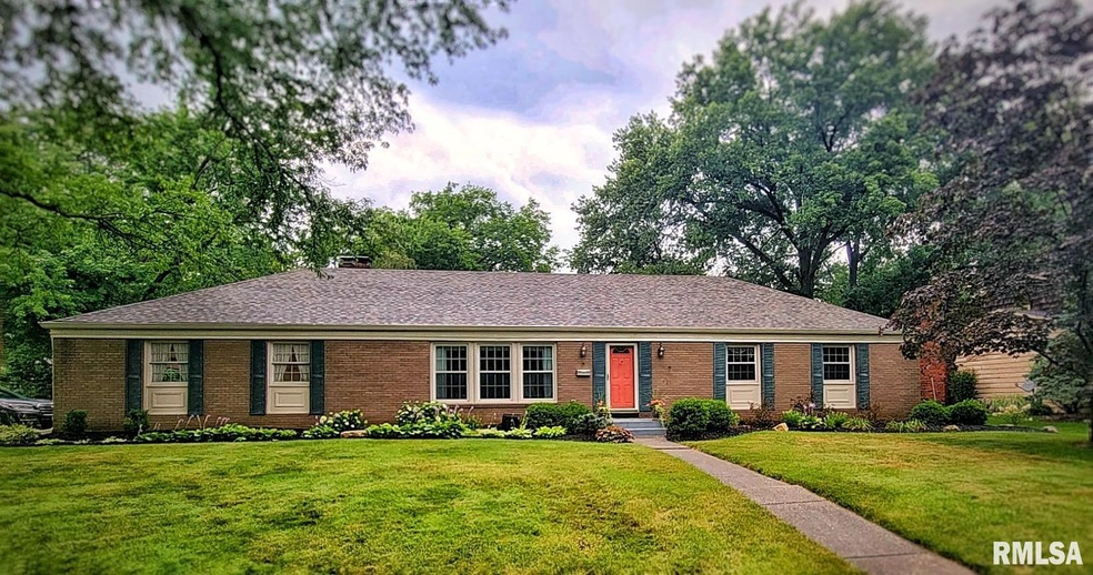 2 Oakbrook Dr, Bettendorf, IA 52722 - photo 1