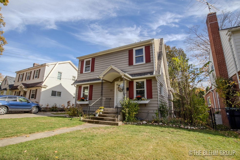 120 Baynton Ave NE-15