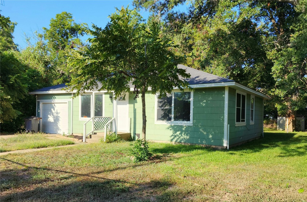 2617 Cottonwood Ave, Bay City, TX 77414 - photo 1