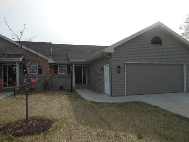 208 Elliott Ln, Oregon, WI 53575 - photo 1