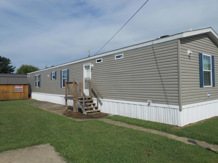 92 Evergreen Ave, Circleville, OH 43113 - photo 1