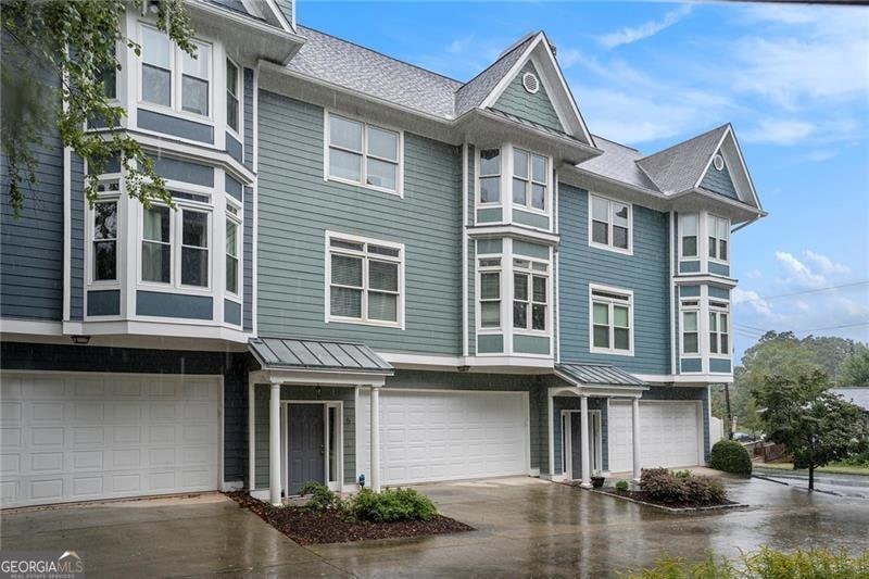 For Sale $527,900 • Co-Listing Agent