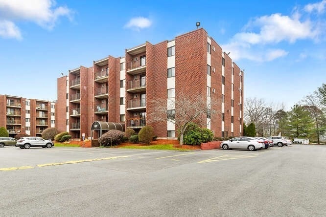 137 Franklin St unit 404, Stoneham, MA 02180 - photo 1
