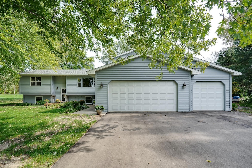 6970 Belle St, Loretto, MN 55357 - photo 1