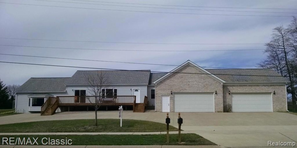1810 Lochaven - Four Car Garage - In-Laws Suite