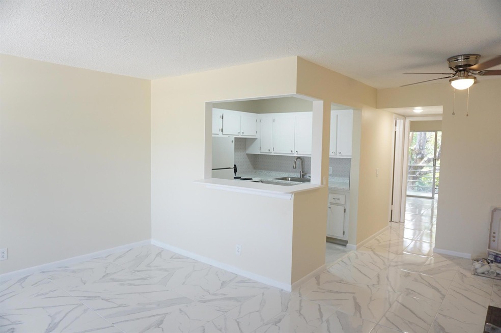 33 Windsor B, West Palm Beach, FL 33417 - photo 1