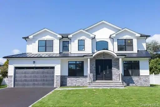 Sold $1,799,000 • Co-Listing Agent