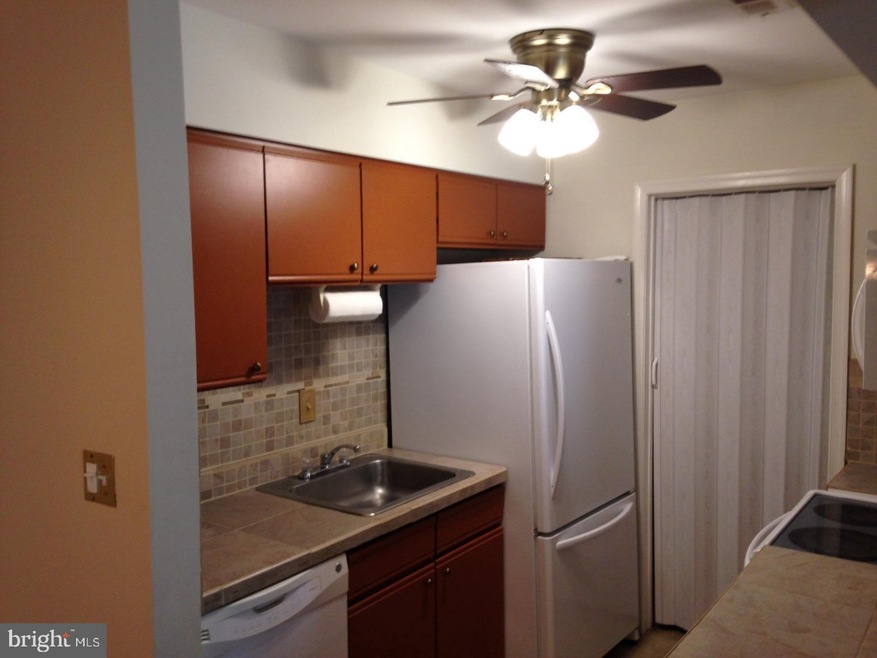 92 Claire Ct unit 2, Blackwood, NJ 08012 - photo 1