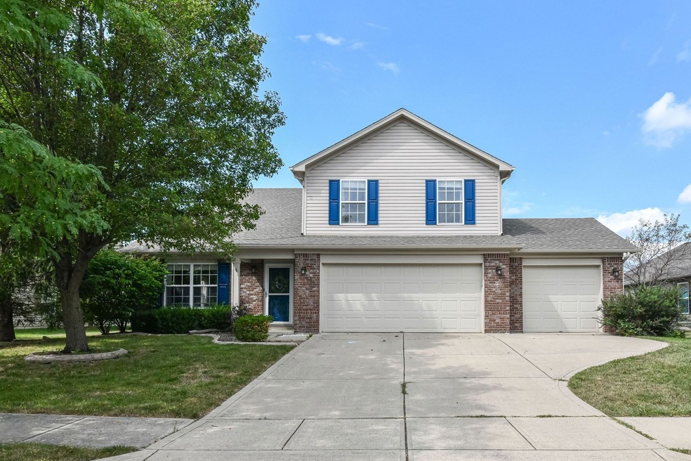 Welcome home!  16959 Tree Top Ct, Noblesville