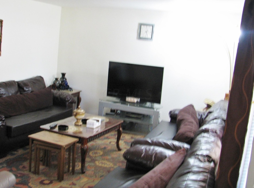 1367 Vinewood Dr, Columbus, OH 43229 - photo 1