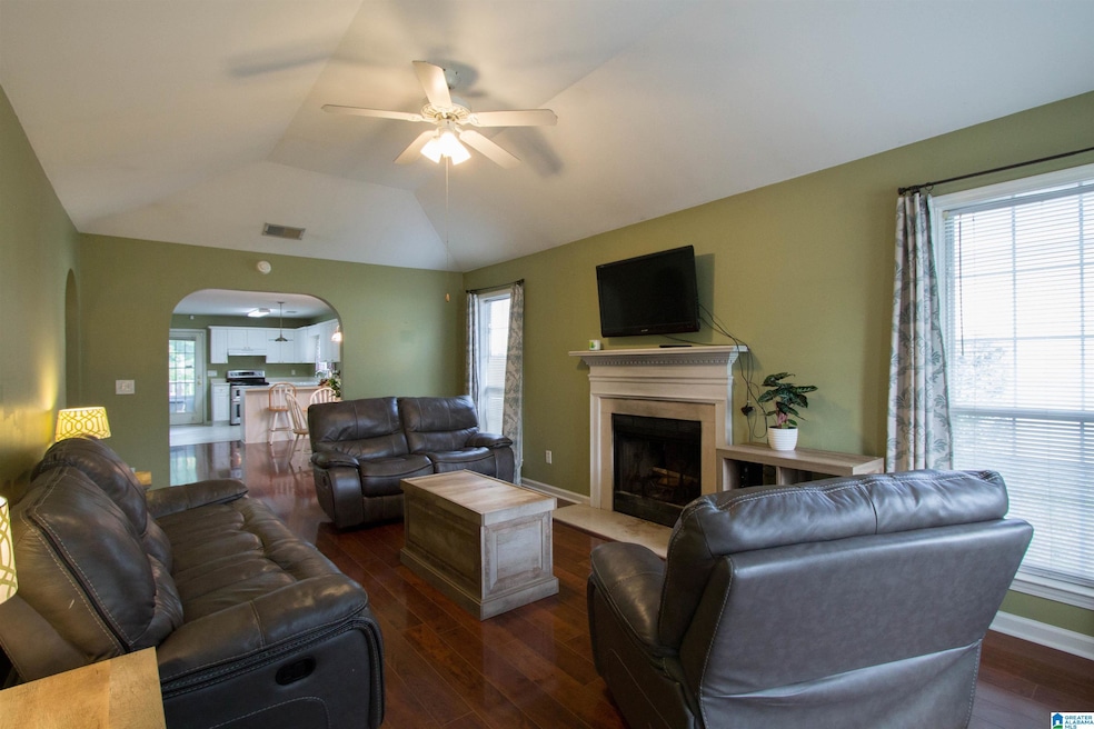 340 Camden Cove Cir, Calera, AL 35040 - photo 1