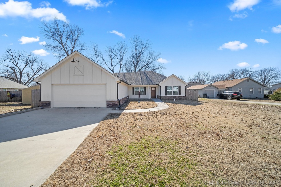 103 E 12th St, Claremore, OK 74017 - photo 1
