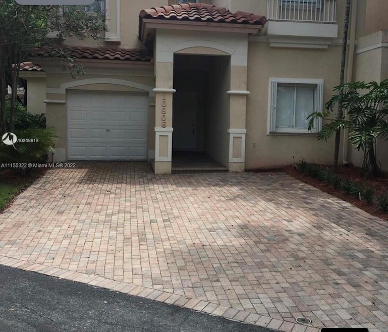 10906 NW 70th St, Doral, FL 33178 - photo 1