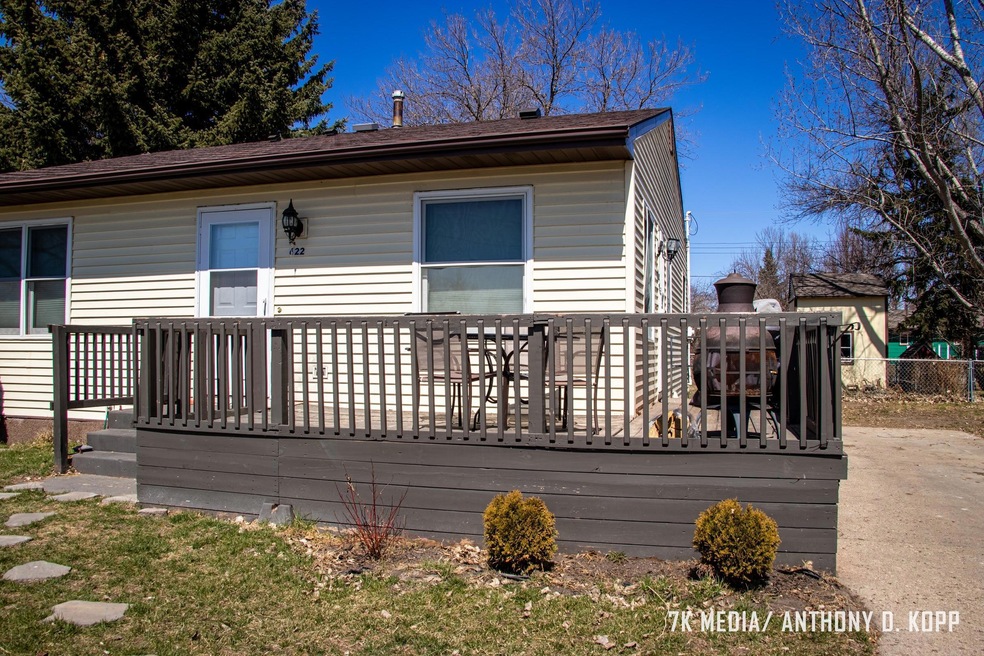EXTERIOR FRONT DECK
