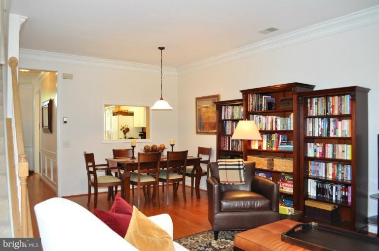 1738 Kingsgate Ct, Alexandria, VA 22302 - photo 1