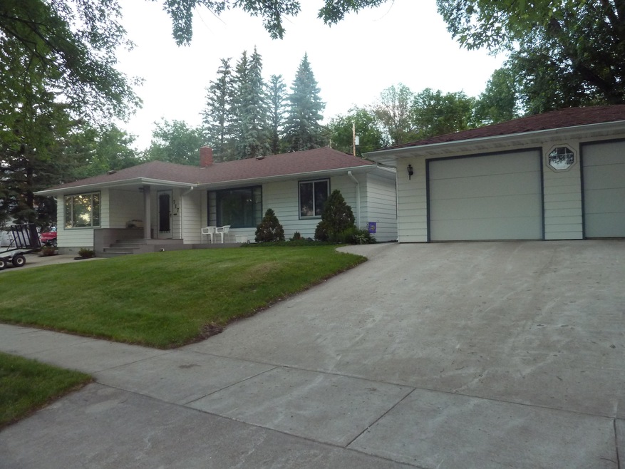 717 5th St NE, Jamestown, ND 58401 - photo 1