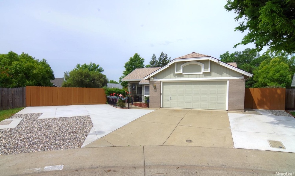 5910 Palm Springs Ct, Elk Grove, CA 95758 - photo 1