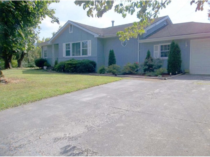 403 Twin Oaks Dr, Johnson City, TN 37601 - photo 1