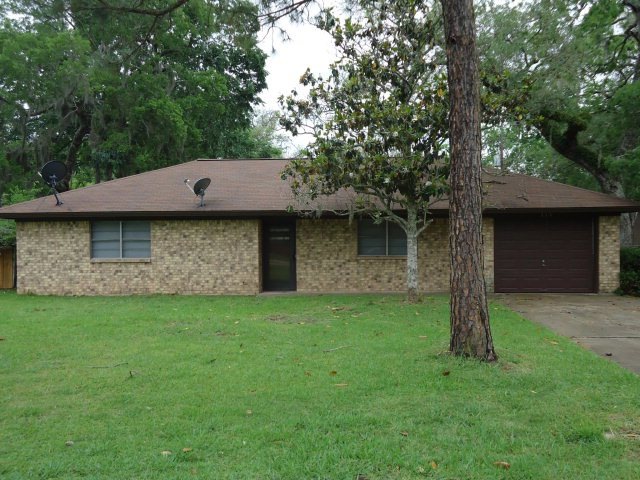 111 Avenue F, Brazoria, TX 77422 - photo 1