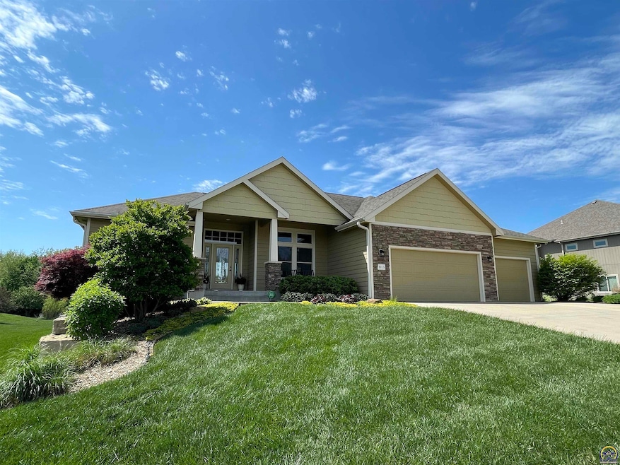 6815 SW 44th St, Topeka, KS 66610 - photo 1