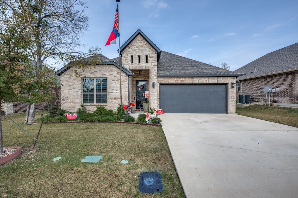 306 Osage Ct, Krum, TX 76249 - photo 1