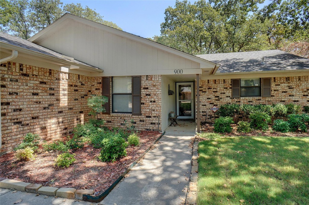 900 Red Oak St, Azle, TX 76020 - photo 1