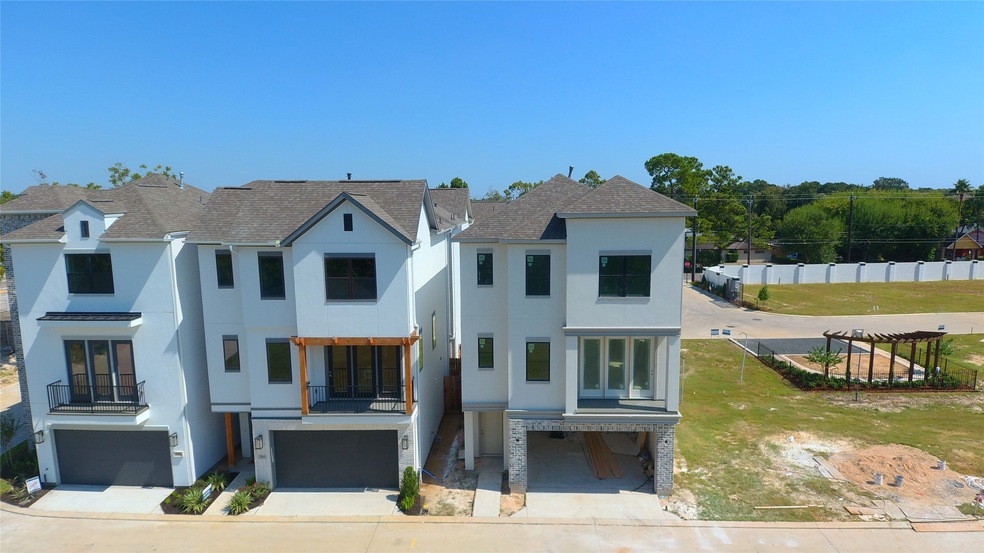 1748 Ojeman Point Ln, Houston, TX 77055 - photo 1