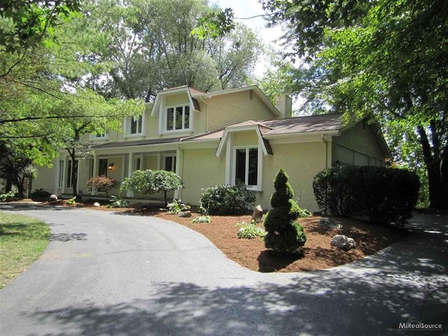 724 Brookwood Walke, Bloomfield Hills, MI 48304 - photo 1