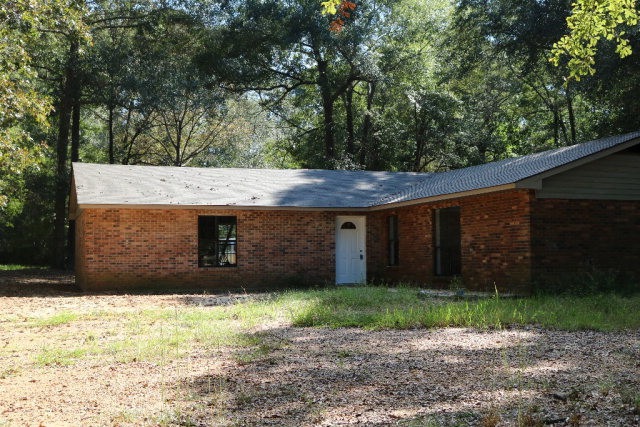 1041 Aubrey Wilson, McComb, MS 39648 - photo 1