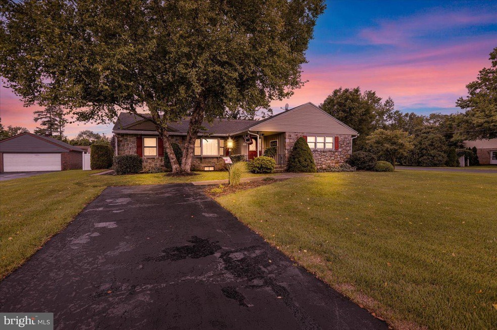 3248 Stoudts Ferry Bridge Rd, Reading, PA 19605 - photo 1