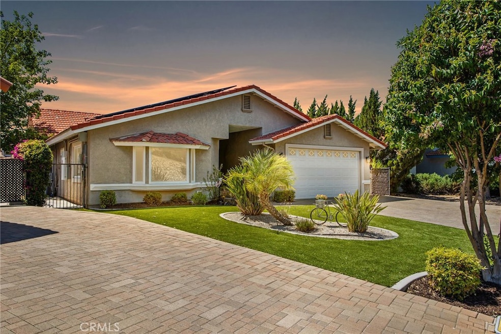 For Sale $1,099,750 • Co-Listing Agent