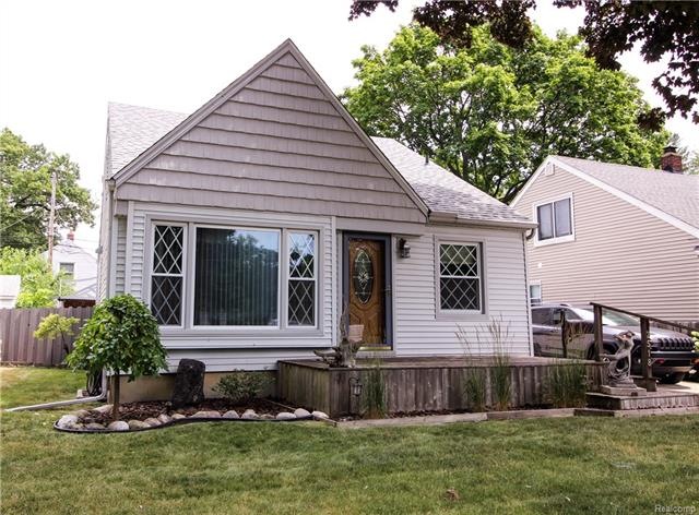 Front of House.jpg