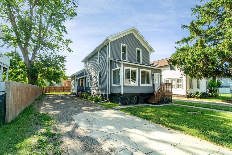 237 Adams St, Bay City, MI 48708 - photo 1