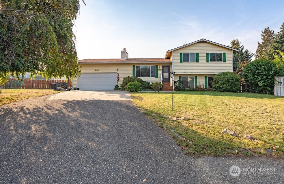 926 Manzanal St NE, East Wenatchee, WA 98802 - photo 1