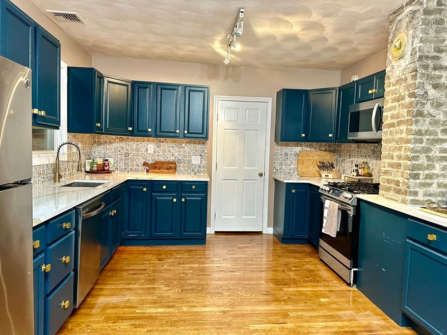 30 Radcliffe Ave unit 2, Providence, RI 02908 - photo 1