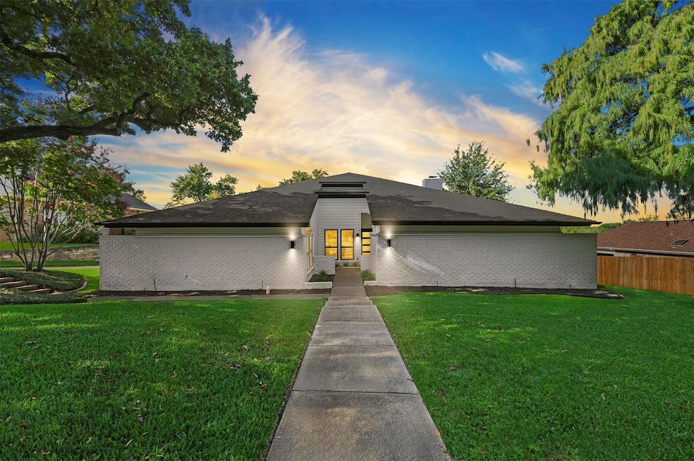 Welcome To 1217 Crest Drive!