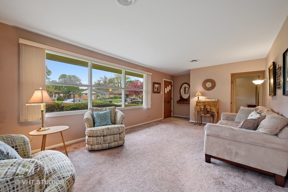 884 S 3rd Ave, Des Plaines, IL 60016 - photo 1