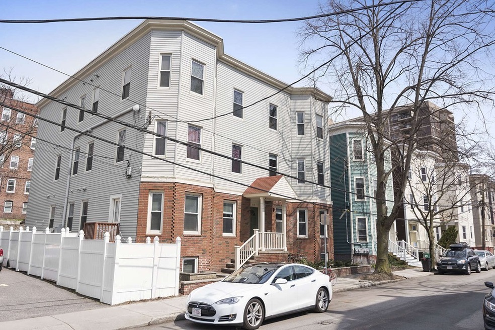 515 Green St unit 1, Cambridge, MA 02139 - photo 1