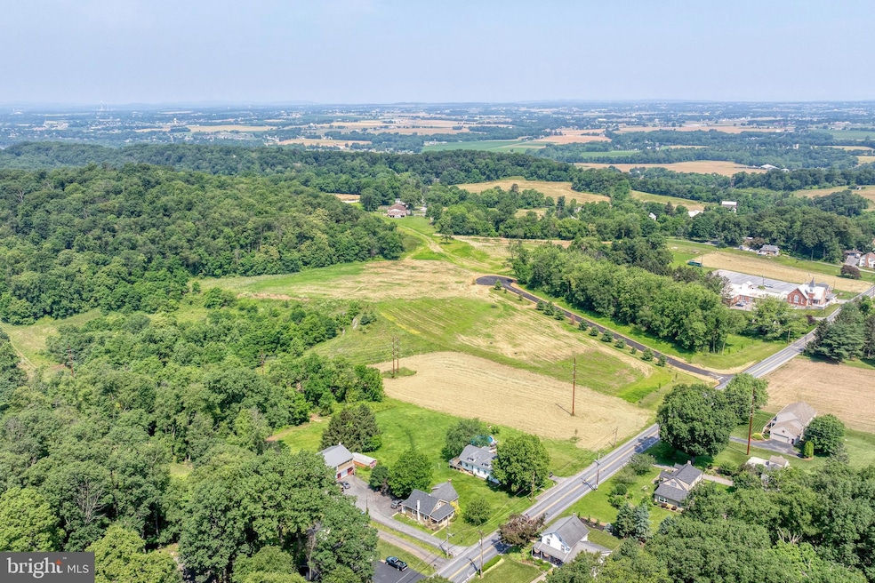 524 Phillips Dr, Columbia, PA 17512 - photo 1