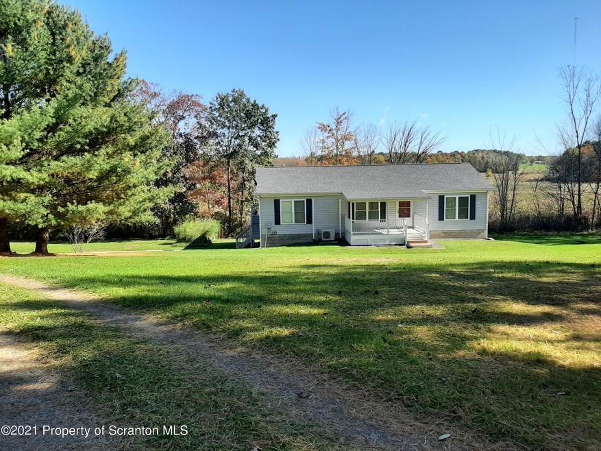 516 Evergreen Dr, Falls, PA 18615 - photo 1