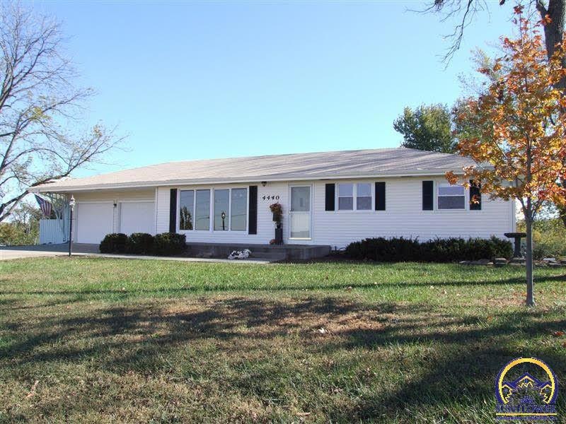 4440 SW Wanamaker Rd, Topeka, KS 66610 - photo 1