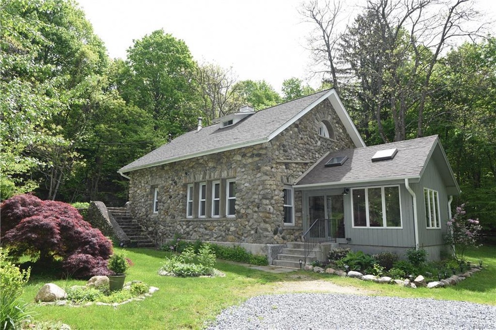 1405 Turus Ln, Mohegan Lake, NY 10547 - photo 1