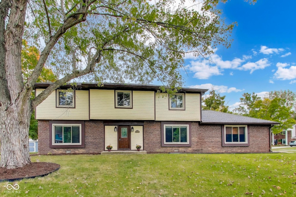 7222 Brompton Ct, Indianapolis, IN 46250 - photo 1