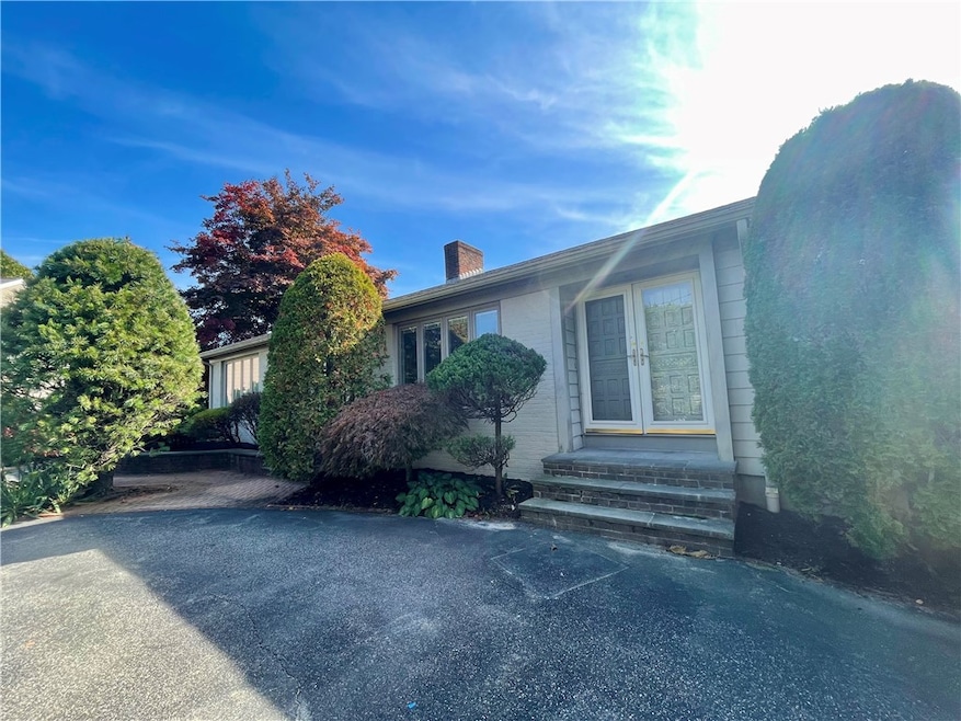 30 John F. Kennedy Cir, North Providence, RI 02904 - photo 1