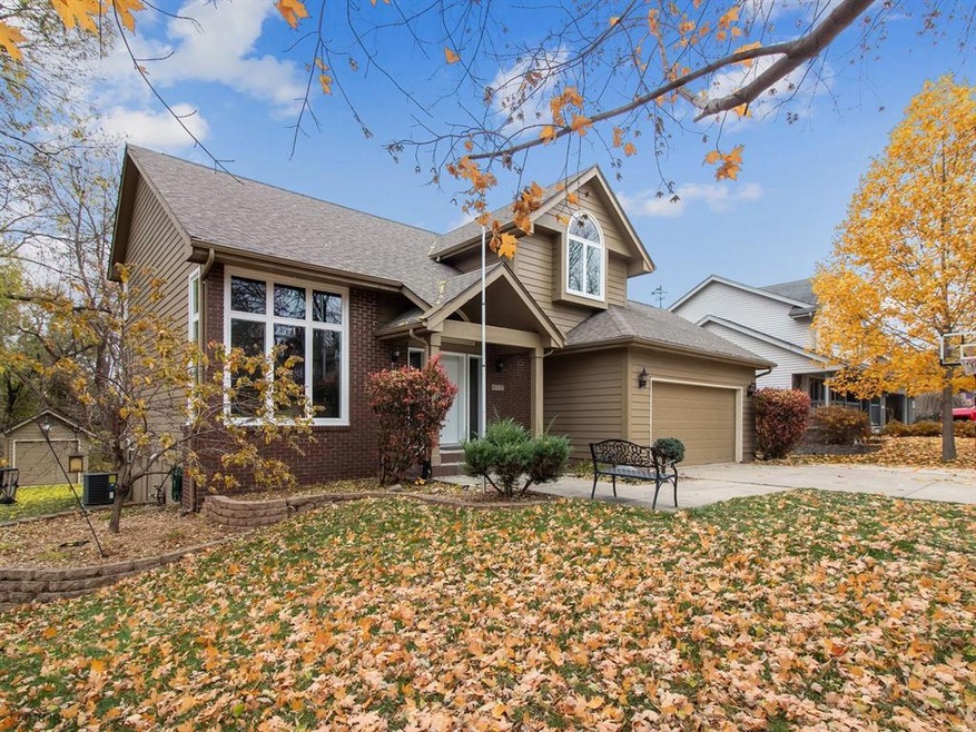 4713 Crestmoor Dr, Des Moines, IA 50310 - photo 1