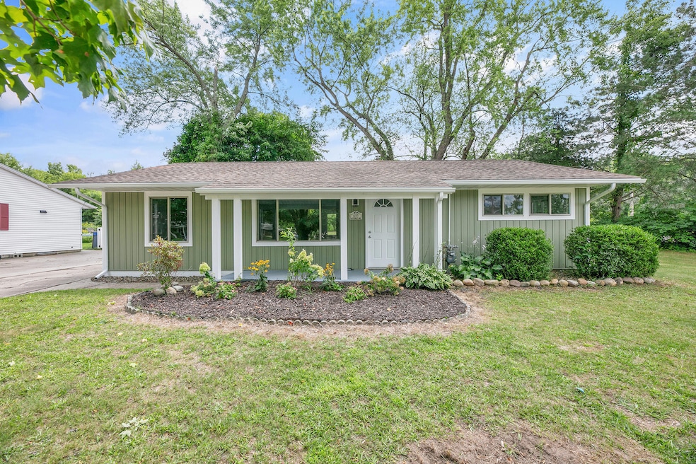 802 Carrol St, Buchanan, MI 49107 - photo 1