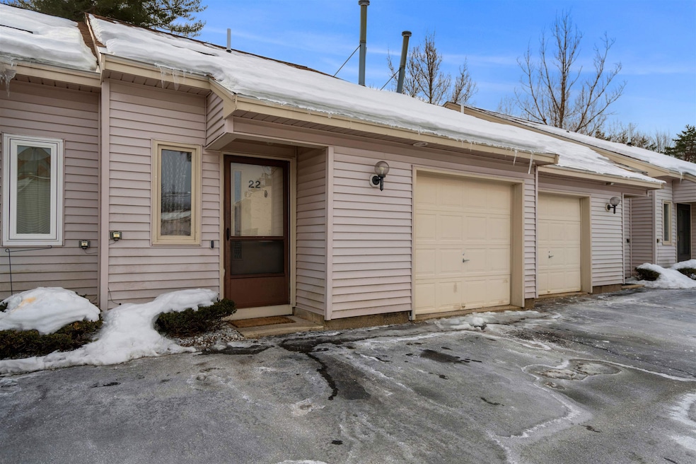 22 Bramber ii, Rochester, NH 03867 - photo 1