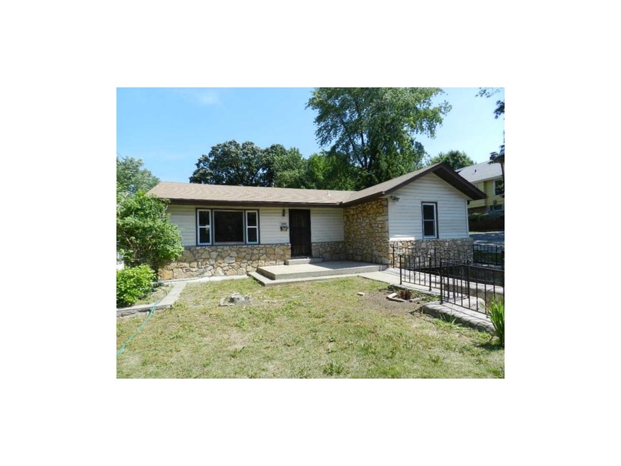 WELCOME - VINYL SIDING & STONE TRIM