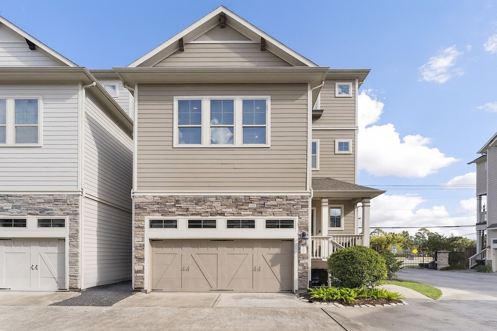 1512 Hatcher Spring Ln, Houston, TX 77008 - photo 1