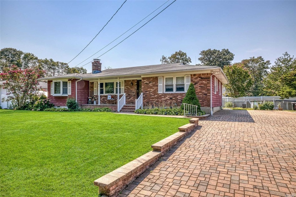 88 Barrett Ave, Bayport, NY 11705 - photo 1